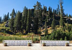 The Alpine Landing wedding venue The venue features a spacious, open-air setting with rustic-modern finishes, native landscaping, and panoramic views of the dramatic terrain. 